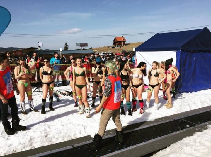 Bikini Race pe pârtie. Nouă fete aproape dezbrăcate au făcut senzaţie la Sibiu