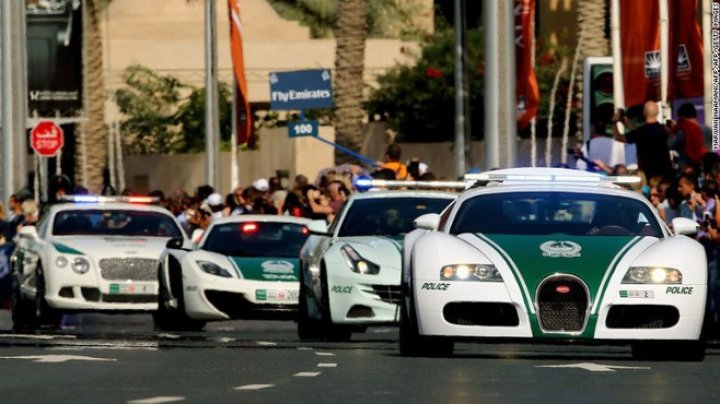 LUX şi CAI PUTERE! Cum arată şi cât costă cea mai scumpă maşină de poliţie din lume (FOTO)