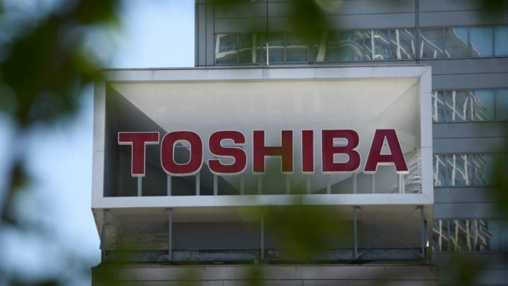 Toshiba amână vânzarea cu 18 miliarde de dolari a unităţii de cipuri