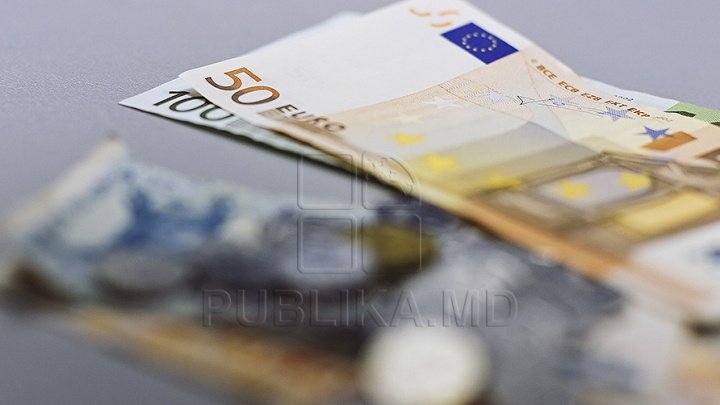 Comisia Europeană propune reducerea comisioanelor pentru plăţile bancare transfrontaliere în euro