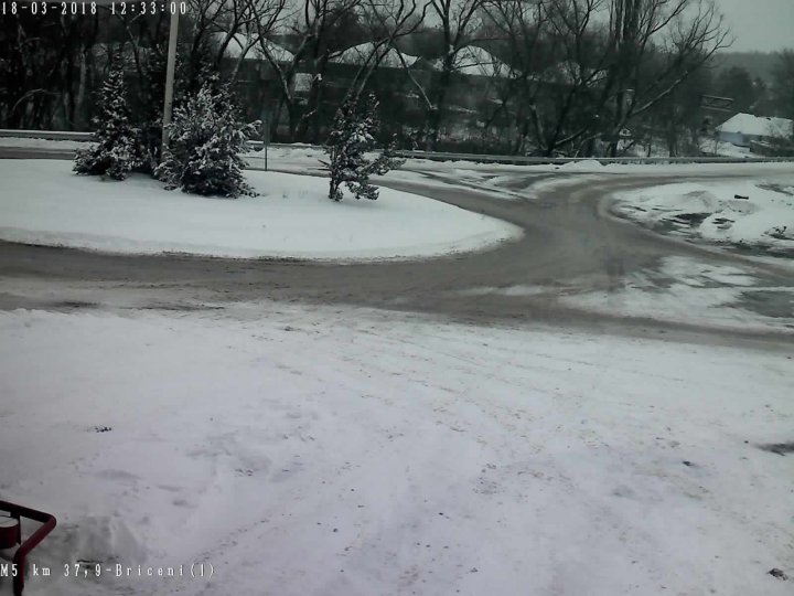 NINGE ÎN TOATĂ MOLDOVA! Cum se circulă la această oră pe drumurile din țară (FOTO) 