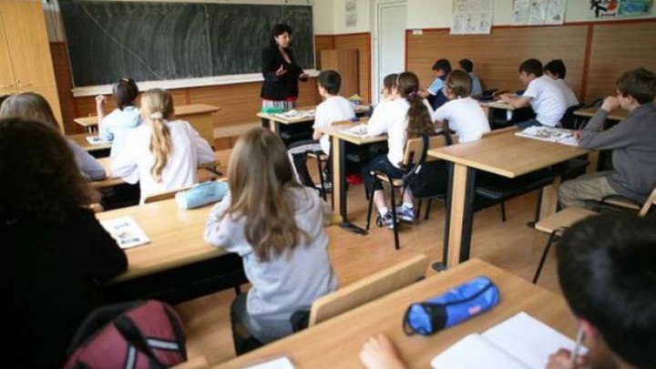 Surpriză în Romania.  Învăţământul obligatoriu urcă la 15 clase. Doi ani de grădiniţă, grupa zero, plus 12 clase