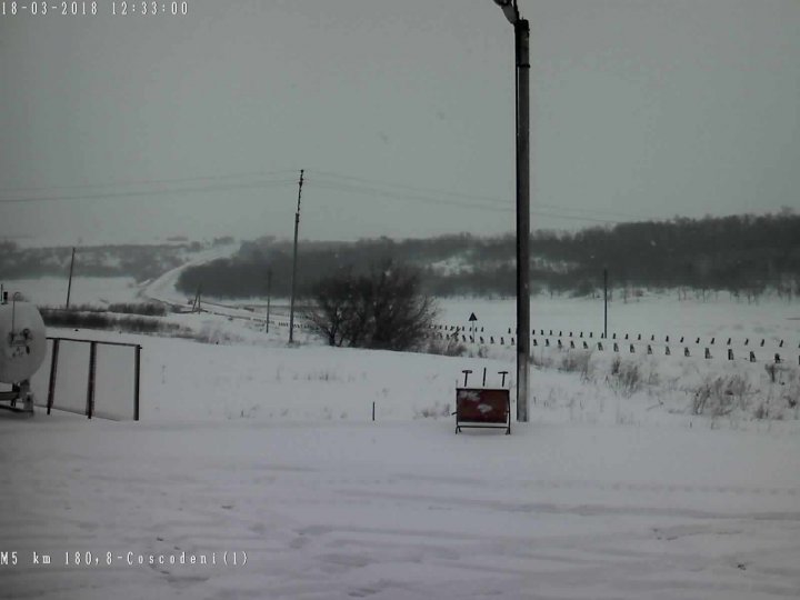 NINGE ÎN TOATĂ MOLDOVA! Cum se circulă la această oră pe drumurile din țară (FOTO) 