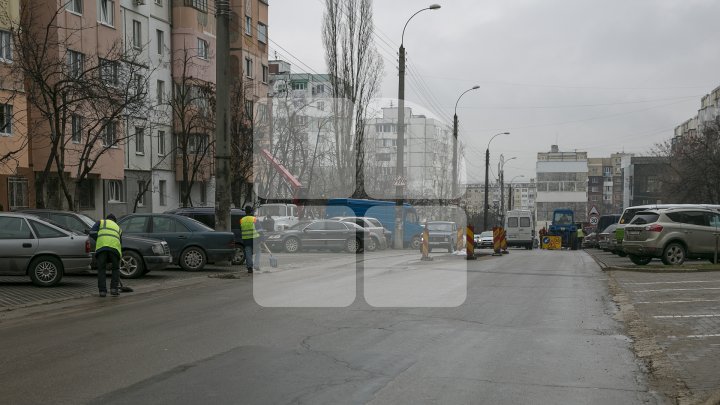 Lucrările de salubrizare în Capitală sunt în toi. Curăţenia generală a început din sectorul Ciocana (FOTOREPORT)