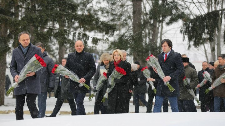 Victimele războiului de pe Nistru, comemorate de participanţii la summitul interparlamentar, în frunte cu speakerul Andrian Candu