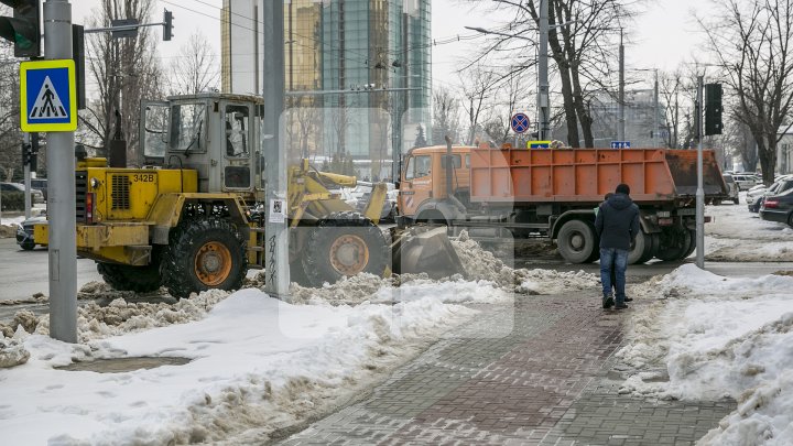 Primăria, în regim de lucru non-stop. Lucrările de deszăpezire continuă (FOTOREPORT)