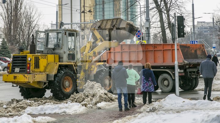 Primăria, în regim de lucru non-stop. Lucrările de deszăpezire continuă (FOTOREPORT)