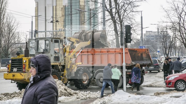 Primăria, în regim de lucru non-stop. Lucrările de deszăpezire continuă (FOTOREPORT)