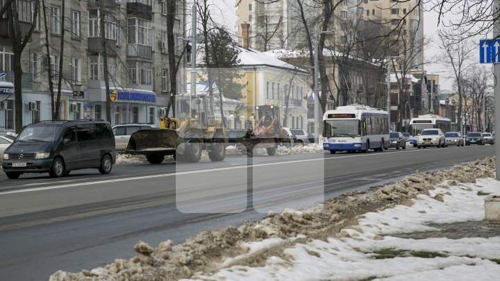 Primăria, în regim de lucru non-stop. Lucrările de deszăpezire continuă (FOTOREPORT)