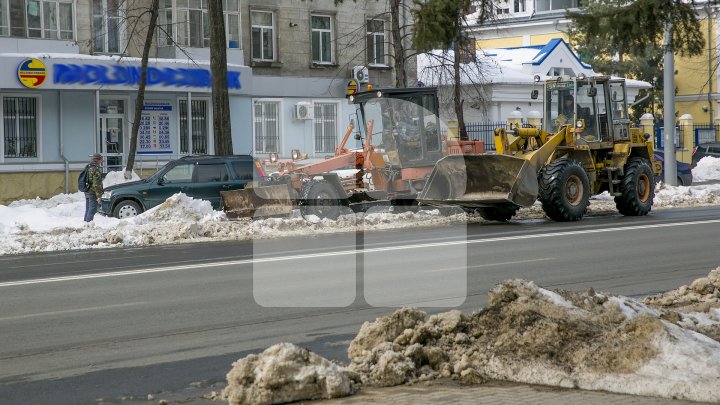 Primăria, în regim de lucru non-stop. Lucrările de deszăpezire continuă (FOTOREPORT)