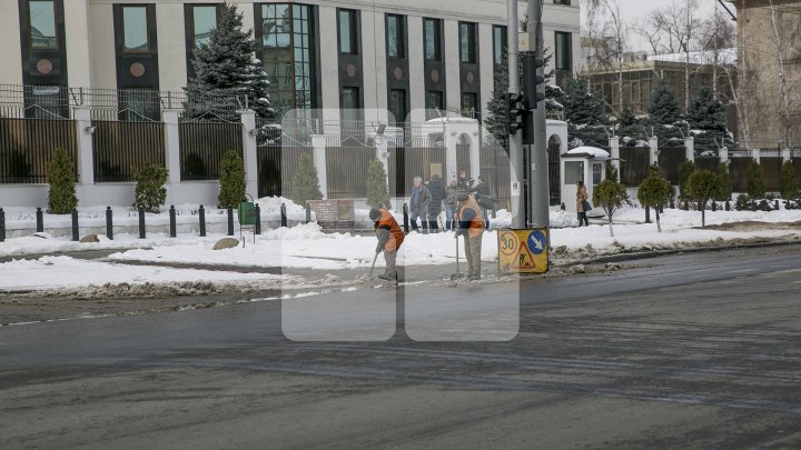 Primăria, în regim de lucru non-stop. Lucrările de deszăpezire continuă (FOTOREPORT)