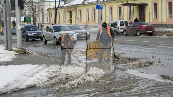 Primăria, în regim de lucru non-stop. Lucrările de deszăpezire continuă (FOTOREPORT)