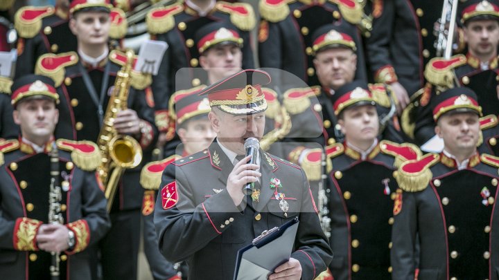 Carabinierii au organizat un flashmob dedicat Zilei Internaționale a Femeii (FOTOREPORT)