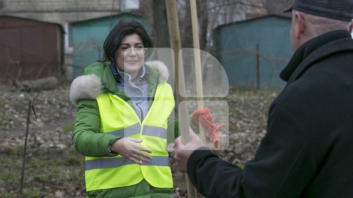 CURĂŢENIE LUNĂ ÎN CAPITALĂ! Zeci de mii de oameni s-au mobilizat şi au participat la acţiunile de salubrizare din oraş (FOTOREPORT)