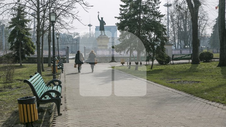 CURĂŢENIE LUNĂ ÎN CAPITALĂ! Zeci de mii de oameni s-au mobilizat şi au participat la acţiunile de salubrizare din oraş (FOTOREPORT)