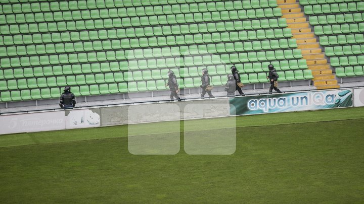 "TERORIŞTI" PE STADION: Trupele speciale ale MAI şi-au testat capacităţile (FOTORREPORT)