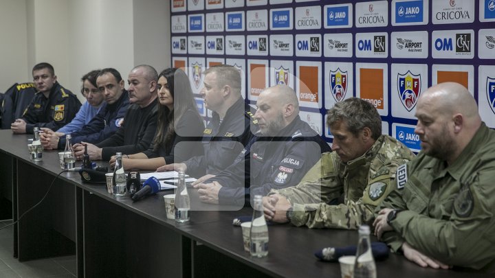 "TERORIŞTI" PE STADION: Trupele speciale ale MAI şi-au testat capacităţile (FOTORREPORT)