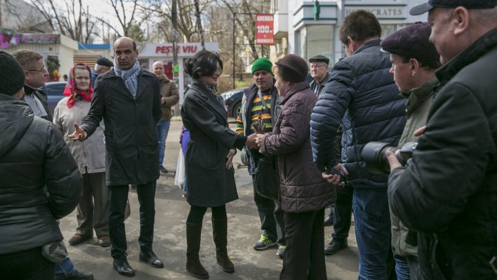 "Facem curat lună". Gheretele abandonate şi fără autorizaţie din sectorul Telecentru, EVACUATE (VIDEO)