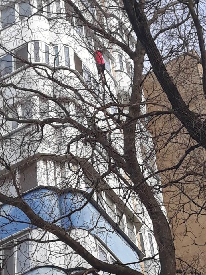 POLIȚIST EROU. Șeful IP Bălți a salvat o tânără de la suicid (FOTO/VIDEO)