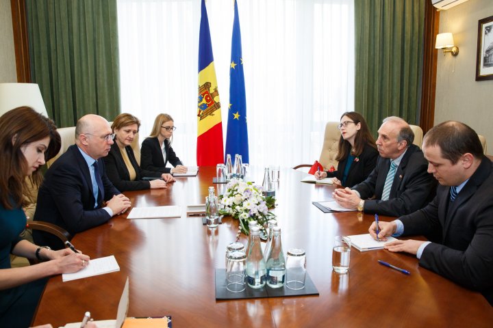 Premierul Pavel Filip s-a întâlnit cu ambasadorul SUA la Chișinău, James Pettit