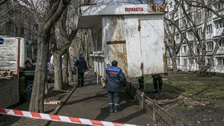 "Facem curat lună". Gheretele abandonate şi fără autorizaţie din sectorul Telecentru, EVACUATE (VIDEO)