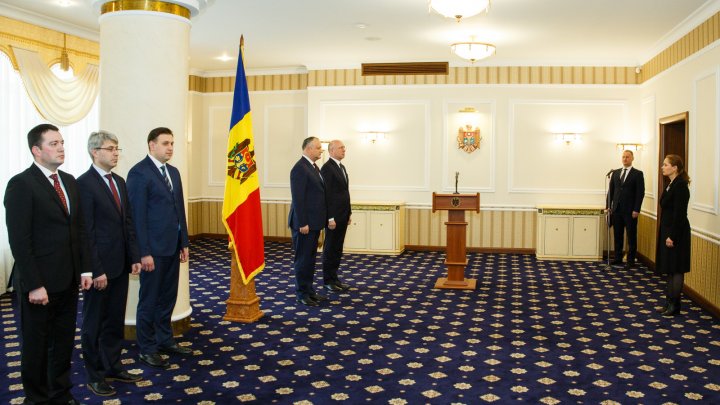 Noul ministru al Justiției, Victoria Iftodi a fost învestită în funcție şi prezentată echipei de către premierul Pavel Filip (FOTO)