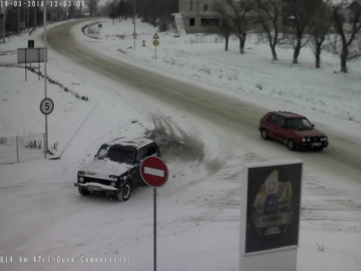 NINGE ÎN TOATĂ MOLDOVA! Cum se circulă la această oră pe drumurile din țară (FOTO) 