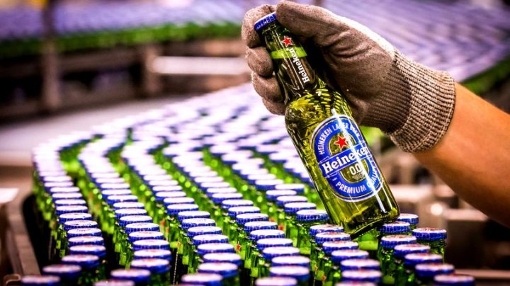 Heineken este acuzată de rasism după o nouă reclamă