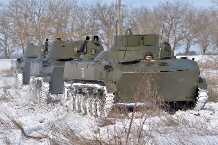 Blindate şi împușcături la Bulboaca. Militarii au executat trageri de luptă (FOTO/VIDEO)