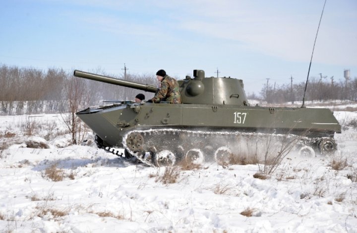Blindate şi împușcături la Bulboaca. Militarii au executat trageri de luptă (FOTO/VIDEO)