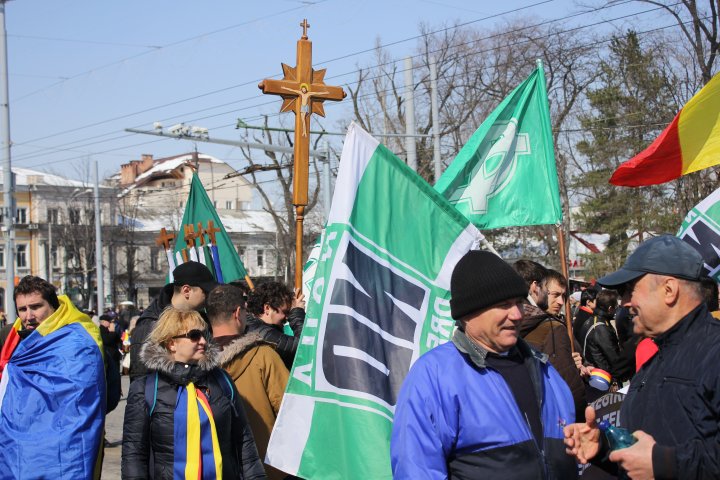 Manifestaţie de amploare în PMAN pentru unirea Republicii Moldova cu România (FOTO)