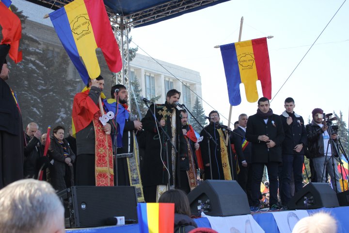 Manifestaţie de amploare în PMAN pentru unirea Republicii Moldova cu România (FOTO)