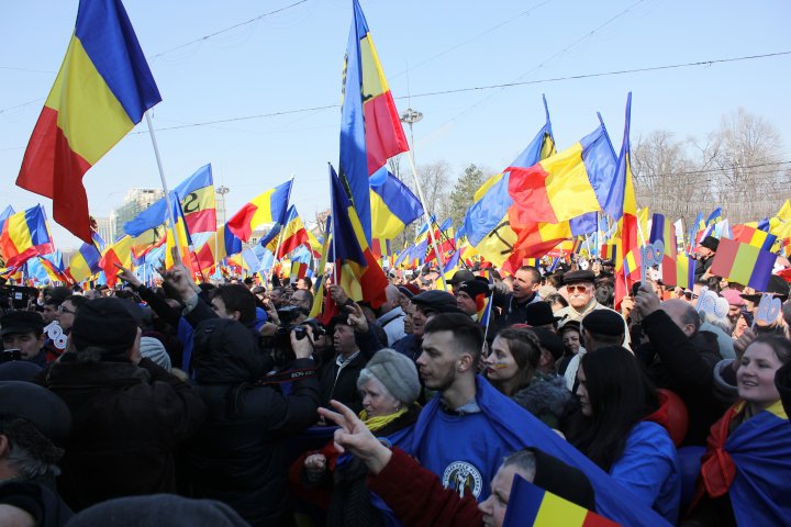 Manifestaţie de amploare în PMAN pentru unirea Republicii Moldova cu România (FOTO)