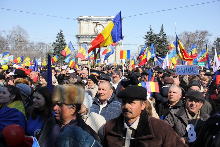 Miting unionist la Chişinău. Mii de oameni au participat la Adunarea Centenară