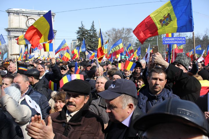 Miting unionist la Chişinău. Mii de oameni au participat la Adunarea Centenară