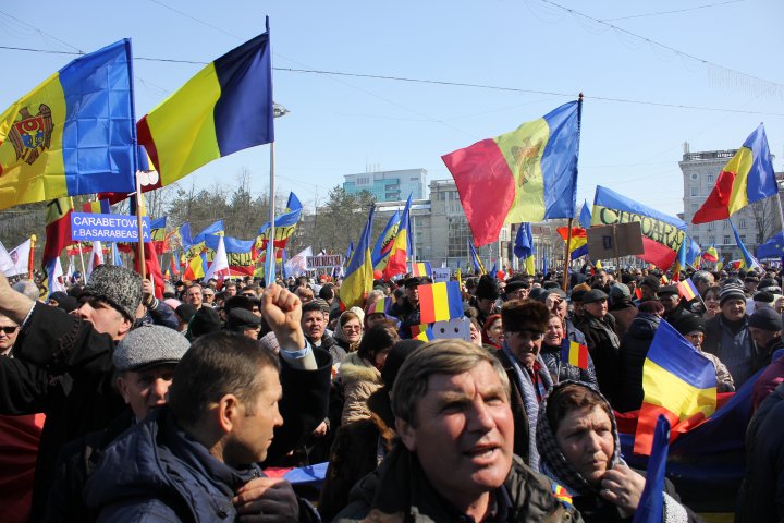 Manifestaţie de amploare în PMAN pentru unirea Republicii Moldova cu România (FOTO)