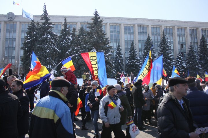 Miting unionist la Chişinău. Mii de oameni au participat la Adunarea Centenară