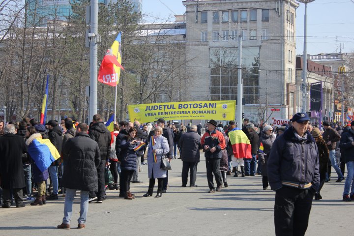 Miting unionist la Chişinău. Mii de oameni au participat la Adunarea Centenară