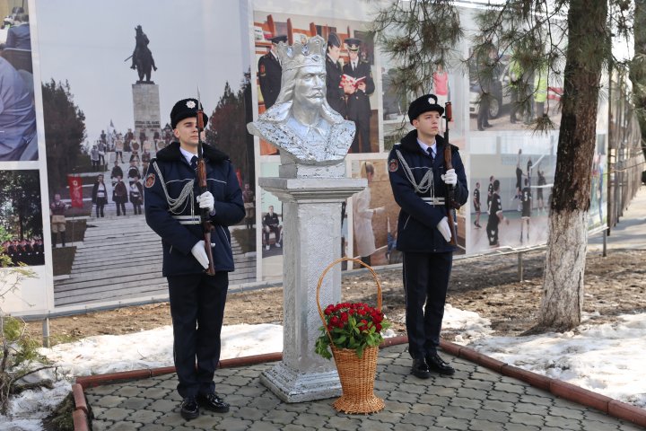 121 de noi poliţişti au depus astăzi jurământul (FOTO)