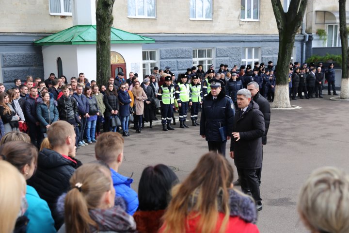 121 de noi poliţişti au depus astăzi jurământul (FOTO)