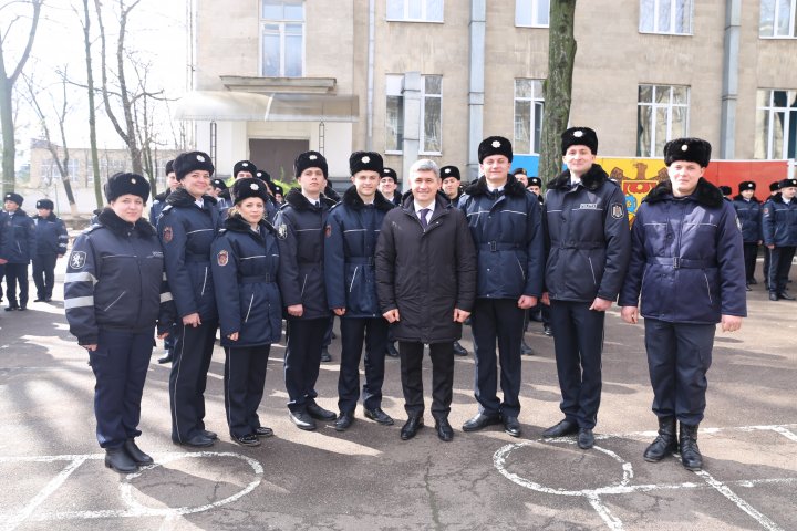 121 de noi poliţişti au depus astăzi jurământul (FOTO)