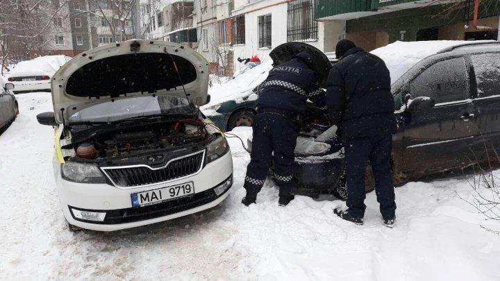 IARNĂ în toată legea în Moldova! 140 de inspectori de patrulare, pe drumurile naţionale pentru a ajuta şoferii aflaţi în dificultate (FOTO)