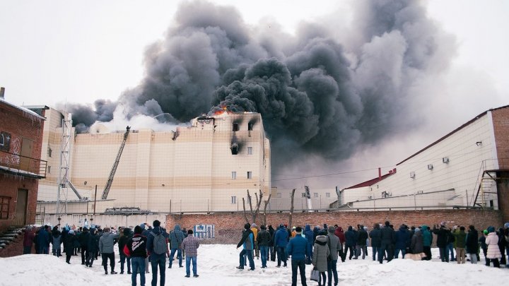 Incendiul devastator din Rusia: Autorităţile spun că mall-ul a fost construit ilegal şi fac noi arestări