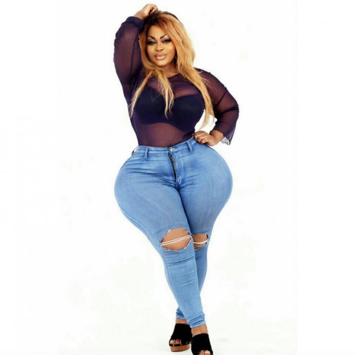 Kim Kardashian are o conurentă. Prin ce atrage toate privirile o tânără din Africa (FOTO)