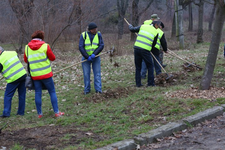 Mobilizare pentru salubrizare! Capitala s-a schimbat la faţă după marea curăţenie (FOTO)