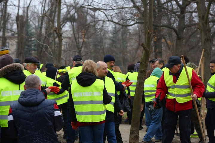 Mobilizare pentru salubrizare! Capitala s-a schimbat la faţă după marea curăţenie (FOTO)