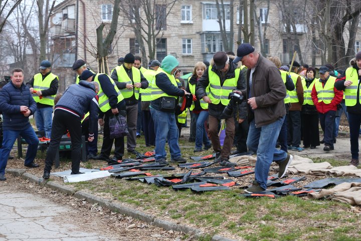 Mobilizare pentru salubrizare! Capitala s-a schimbat la faţă după marea curăţenie (FOTO)