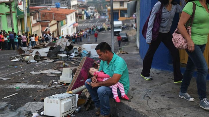 Foamete în Venezuela. Milioane de oameni au fugit din țară pentru a scăpa de sărăcie