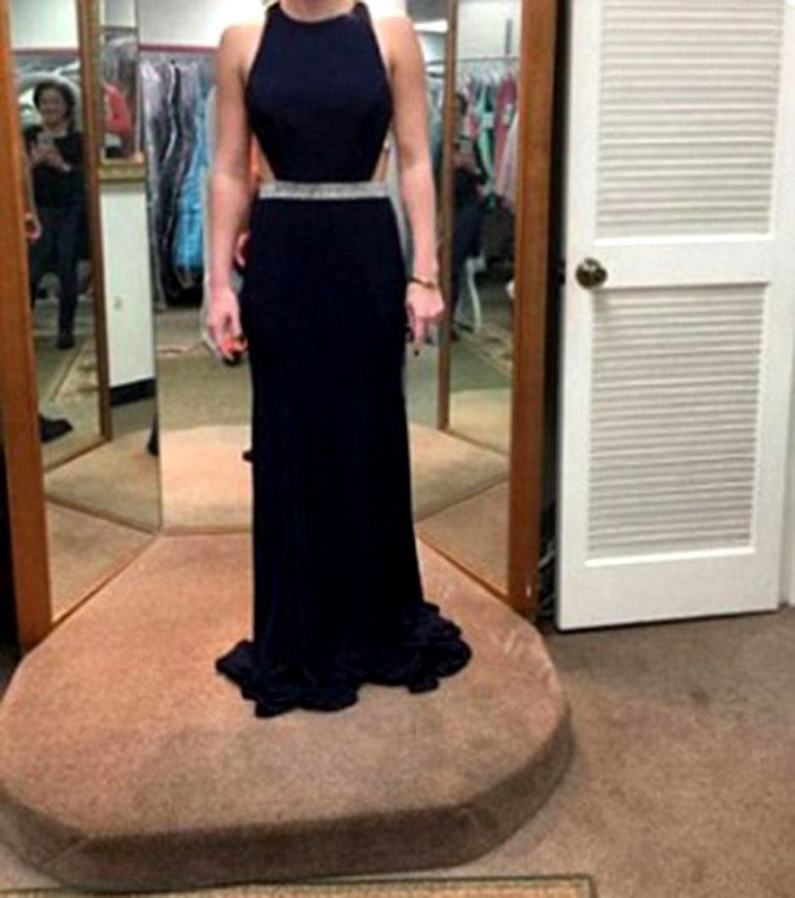 O femeie a trimis o imagine destinată iubitului ei unui bărbat necunoscut. Răspunsul primit a şocat-o