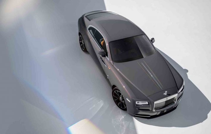 Rolls-Royce lansează Wraith Luminary, modelul cu plafon cu stele căzătoare, lemn perforat și o țesătură realizată din oțel